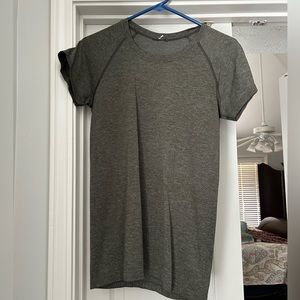 lululemon swiftly short sleeve. In perfect condition and only worn a few times